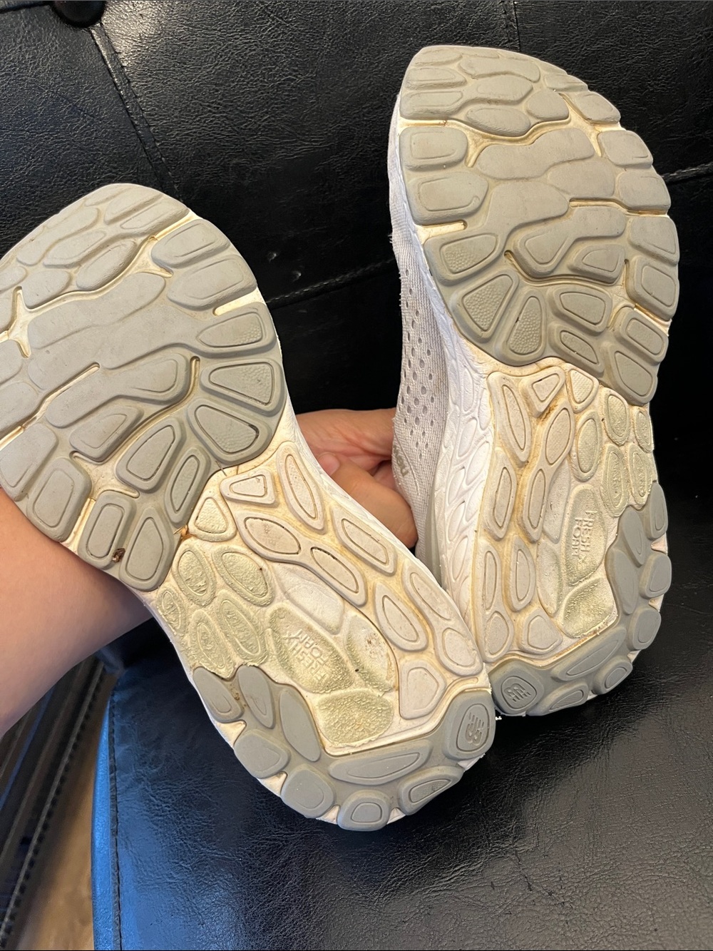 New Balance Women's white 860 Athletic Running Shoes - Picture 5 of 5